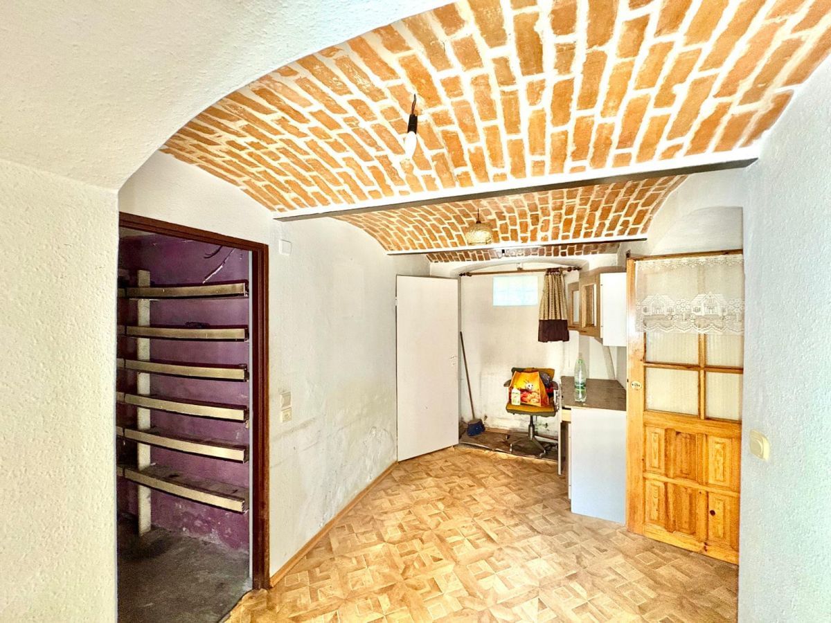 Dom 6 pokojowe na Sprzedaż