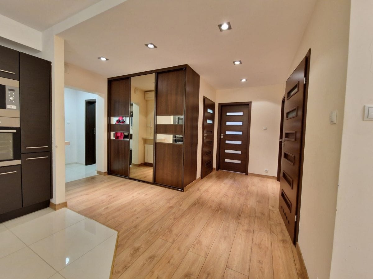 Mieszkanie 4 pokojowe na Sprzedaż