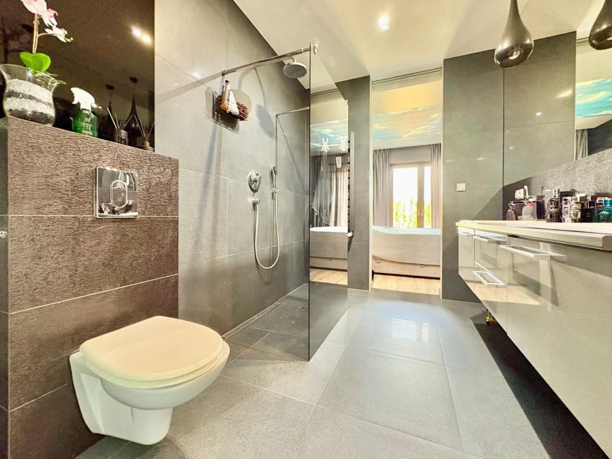 Dom 4 pokojowe na Sprzedaż