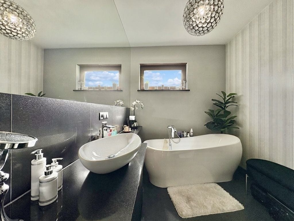 Dom 4 pokojowe na Sprzedaż