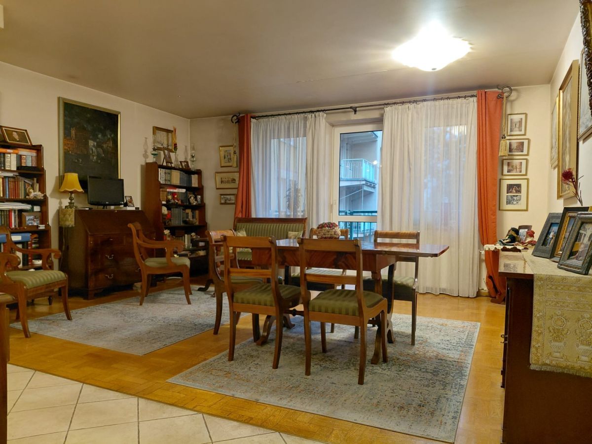 Mieszkanie 4 pokojowe na Sprzedaż