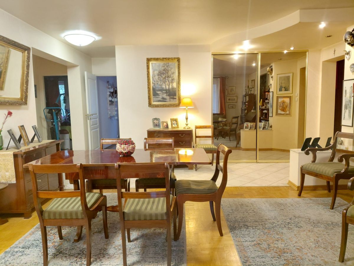 Mieszkanie 4 pokojowe na Sprzedaż