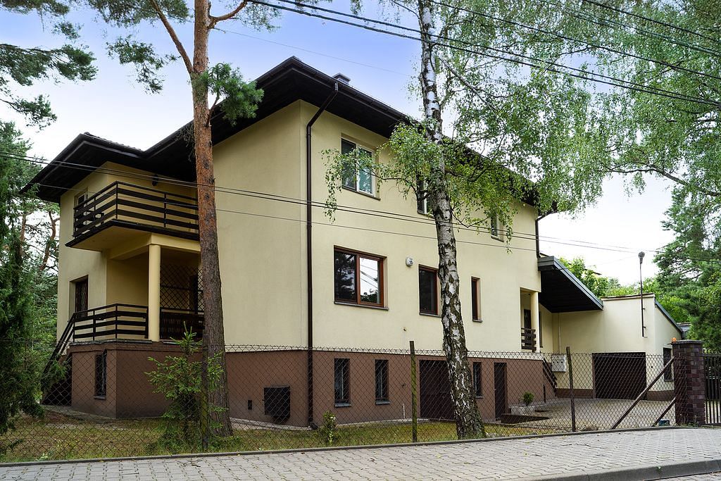 Dom 8 pokojowe na Sprzedaż