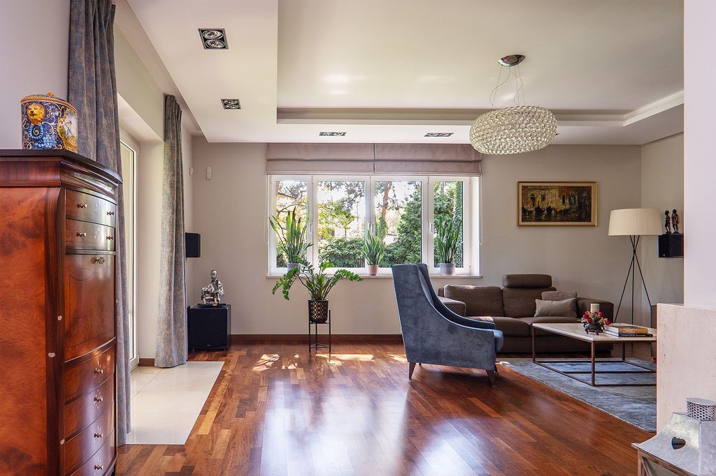 Dom 7 pokojowe na Sprzedaż