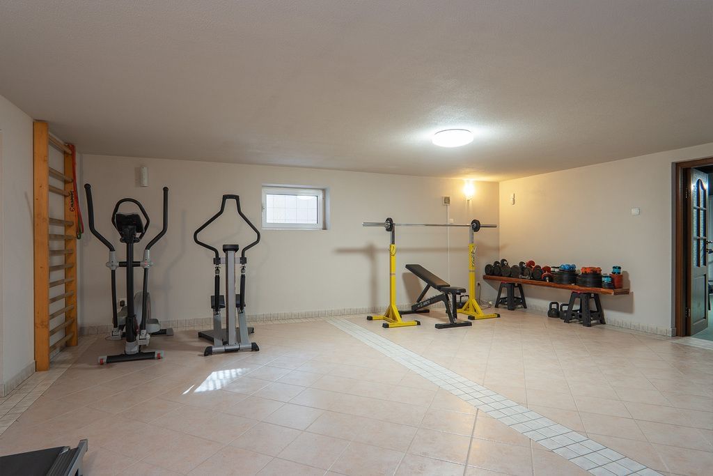 Dom 7 pokojowe na Sprzedaż