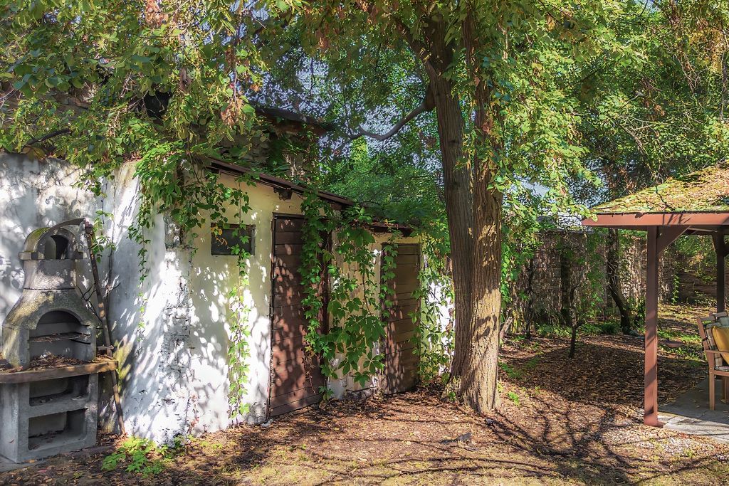 Dom 8 pokojowe na Sprzedaż