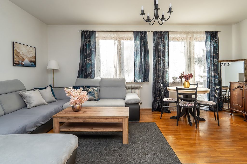 Dom 8 pokojowe na Sprzedaż