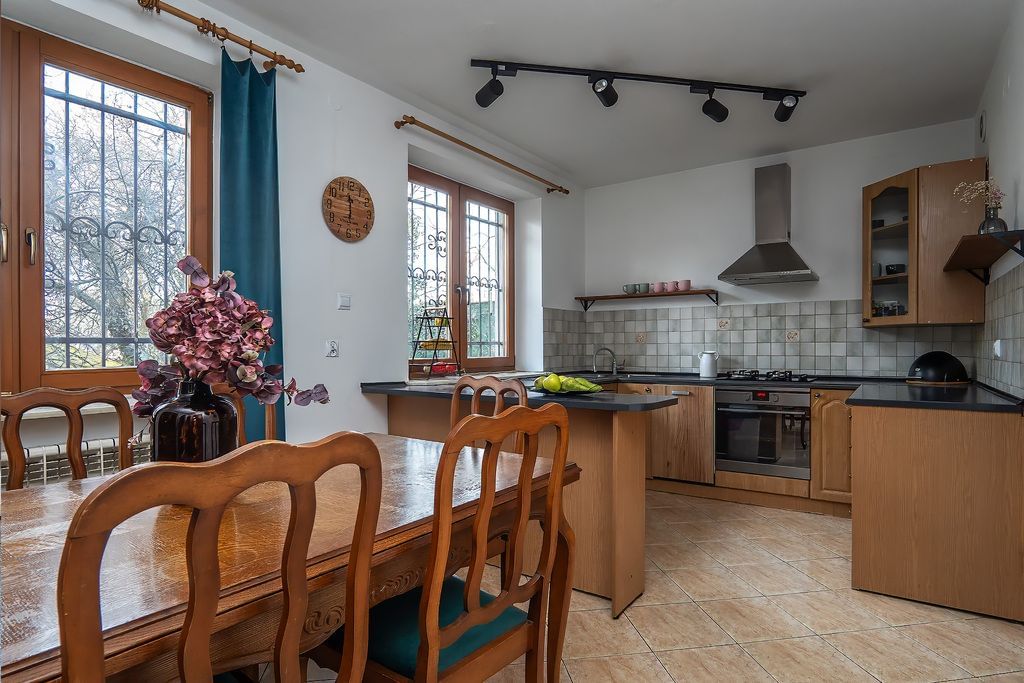 Dom 8 pokojowe na Sprzedaż