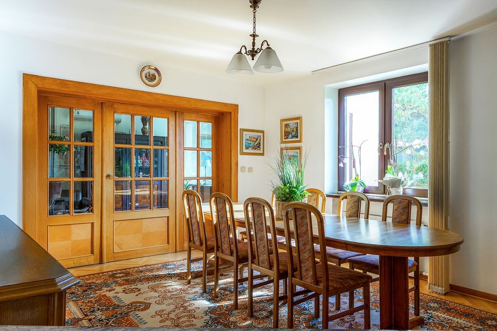 Dom 8 pokojowe na Sprzedaż