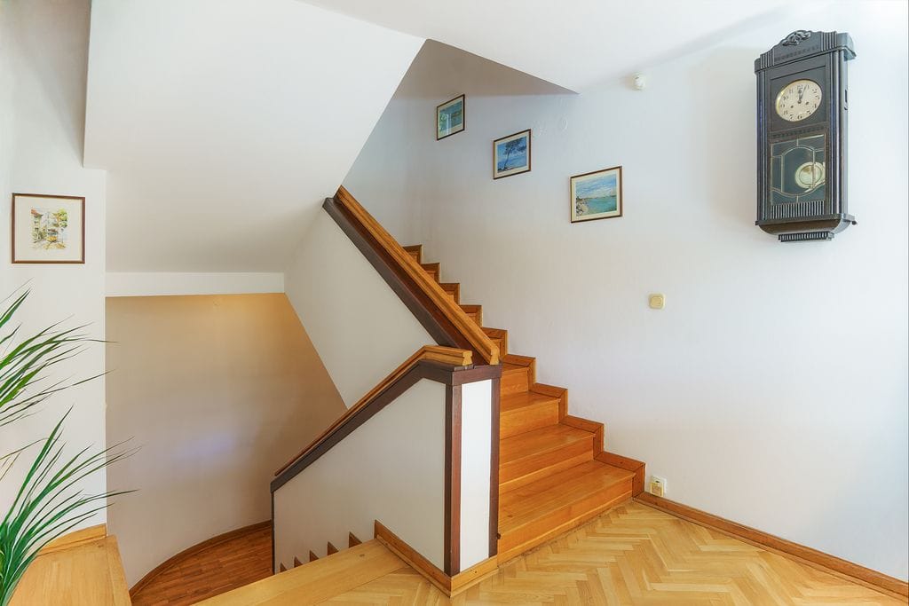 Dom 8 pokojowe na Sprzedaż