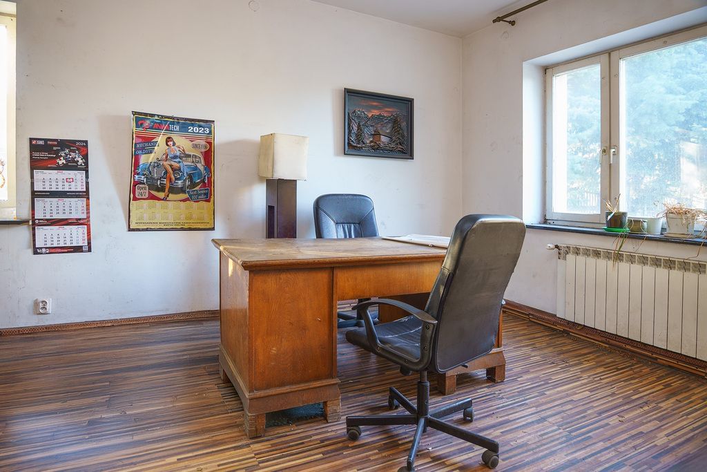 Dom 11 pokojowe na Sprzedaż