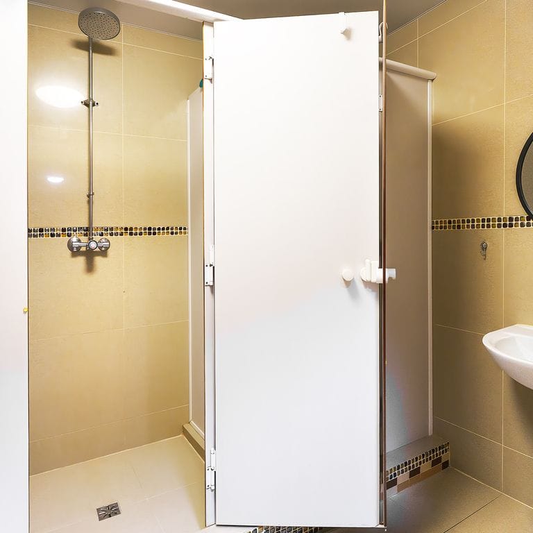 Dom 25 pokojowe na Sprzedaż