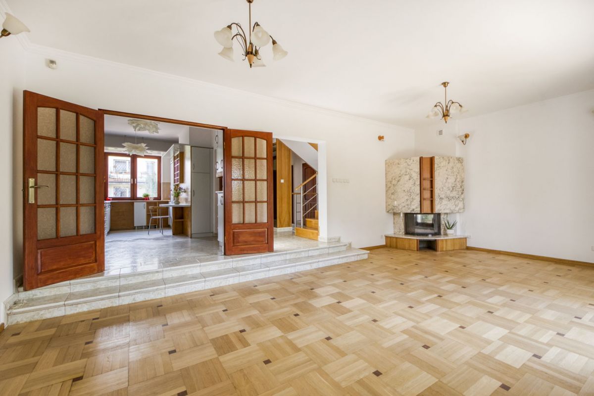 Dom 8 pokojowe na Sprzedaż