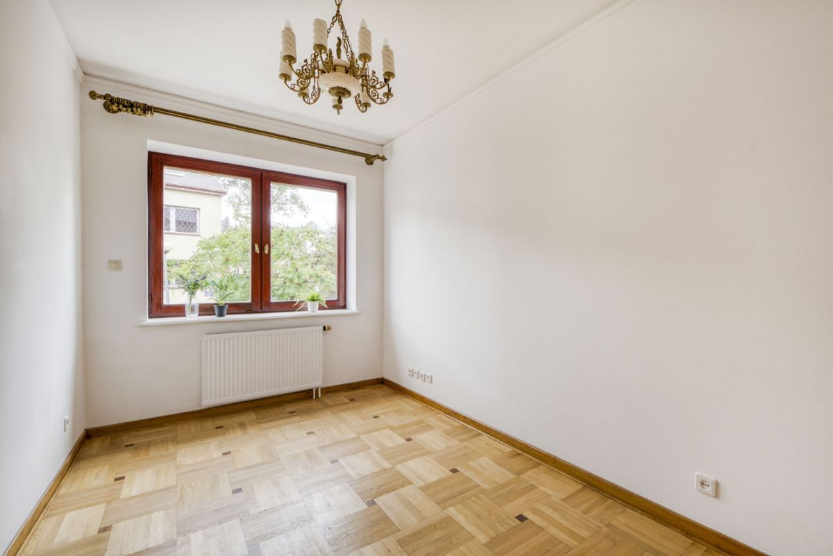 Dom 8 pokojowe na Sprzedaż