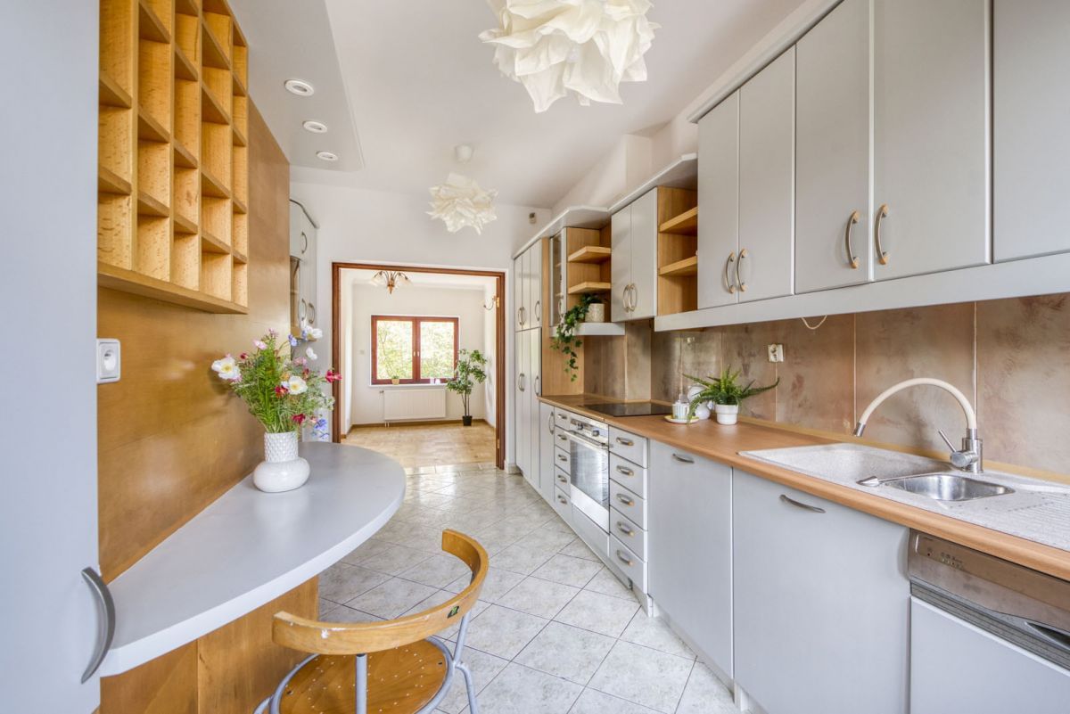 Dom 8 pokojowe na Sprzedaż