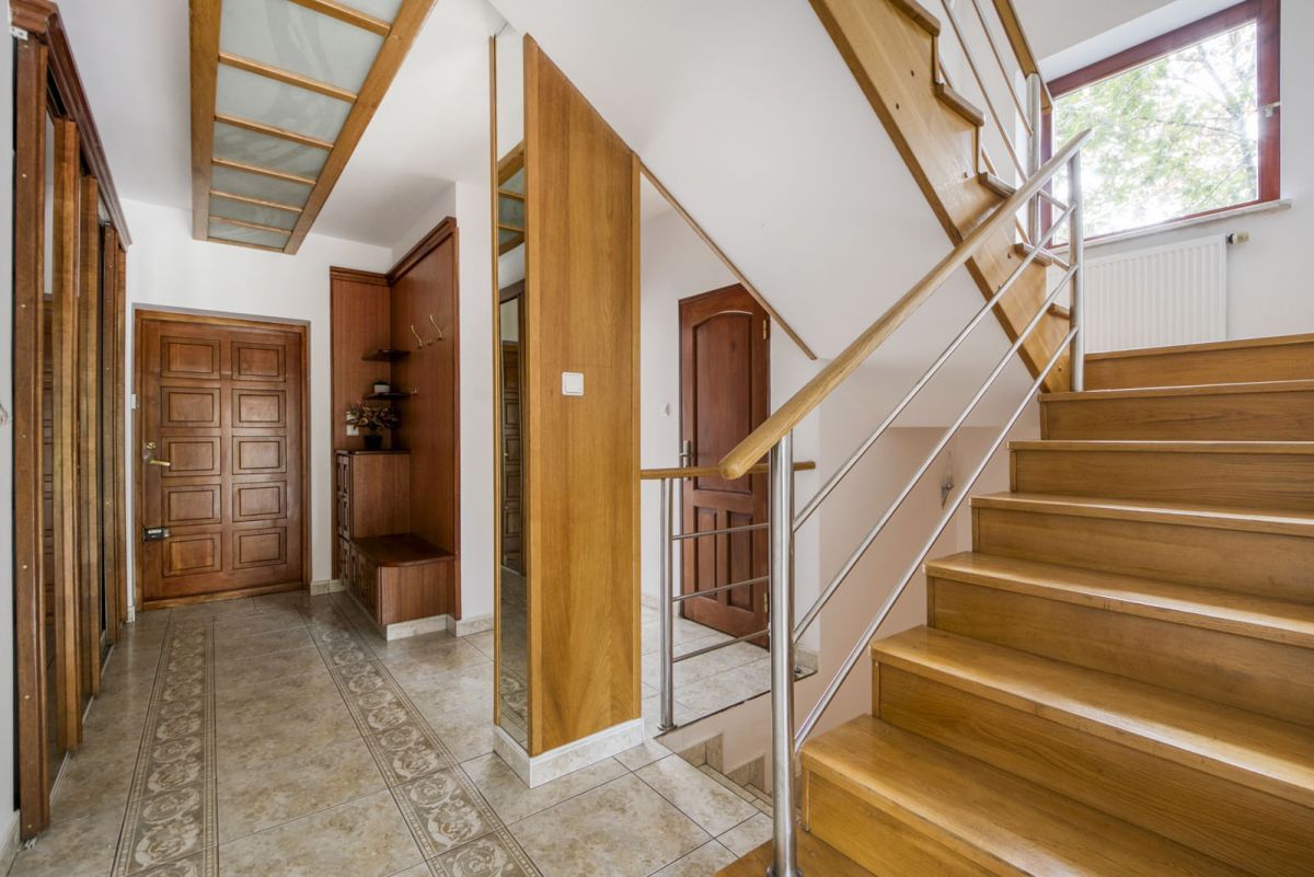 Dom 8 pokojowe na Sprzedaż