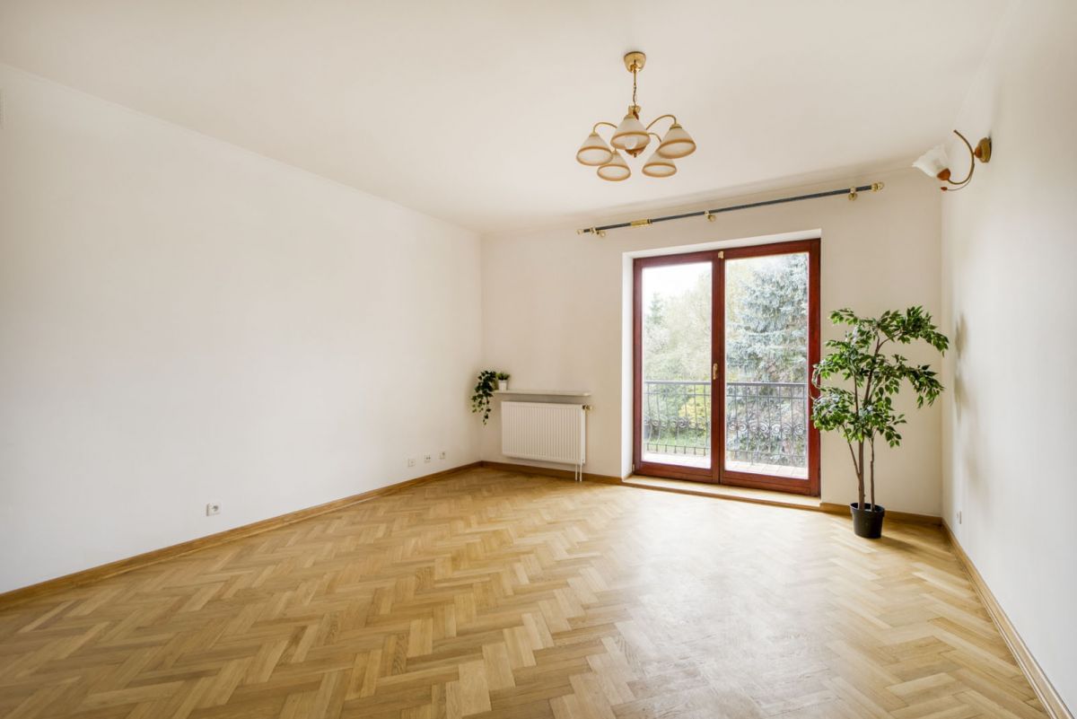 Dom 8 pokojowe na Sprzedaż