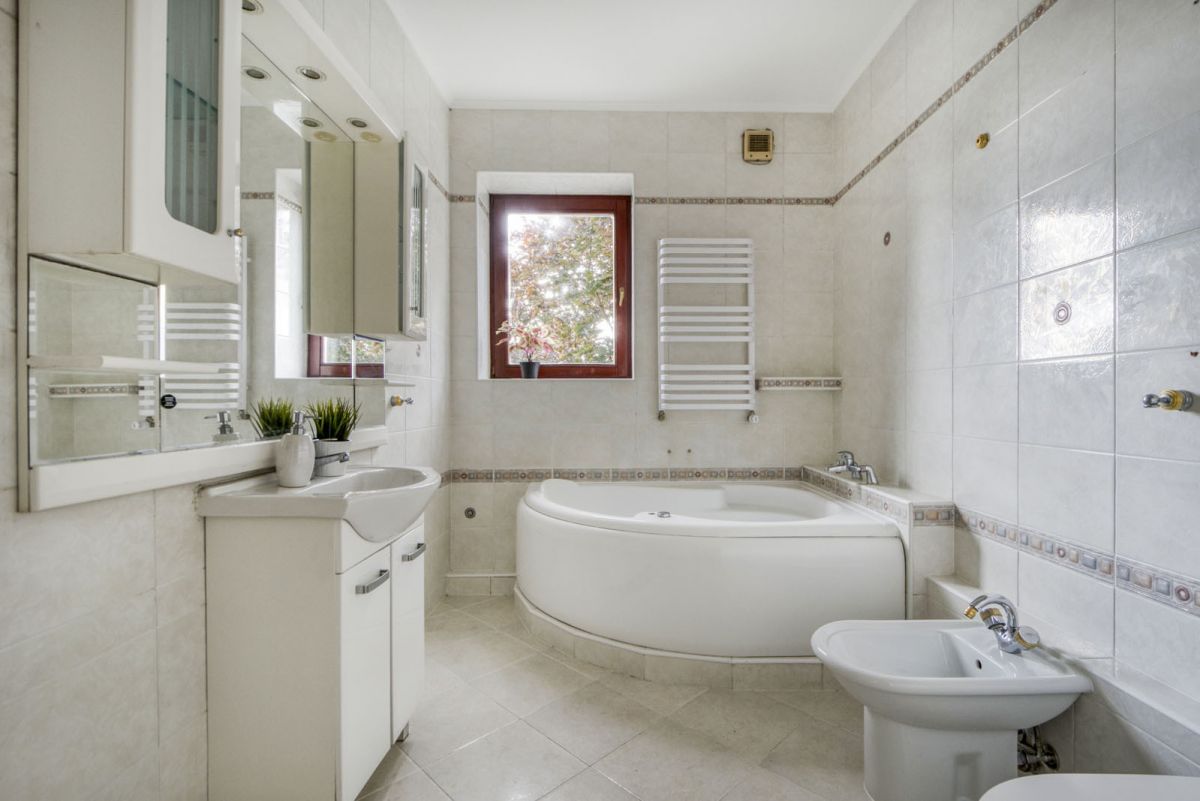 Dom 8 pokojowe na Sprzedaż