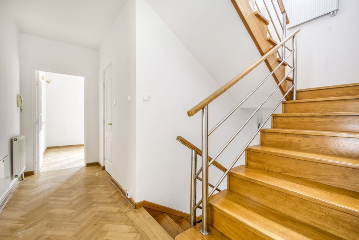 Dom 8 pokojowe na Sprzedaż