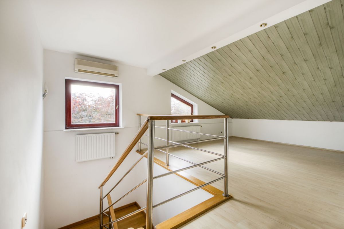 Dom 8 pokojowe na Sprzedaż