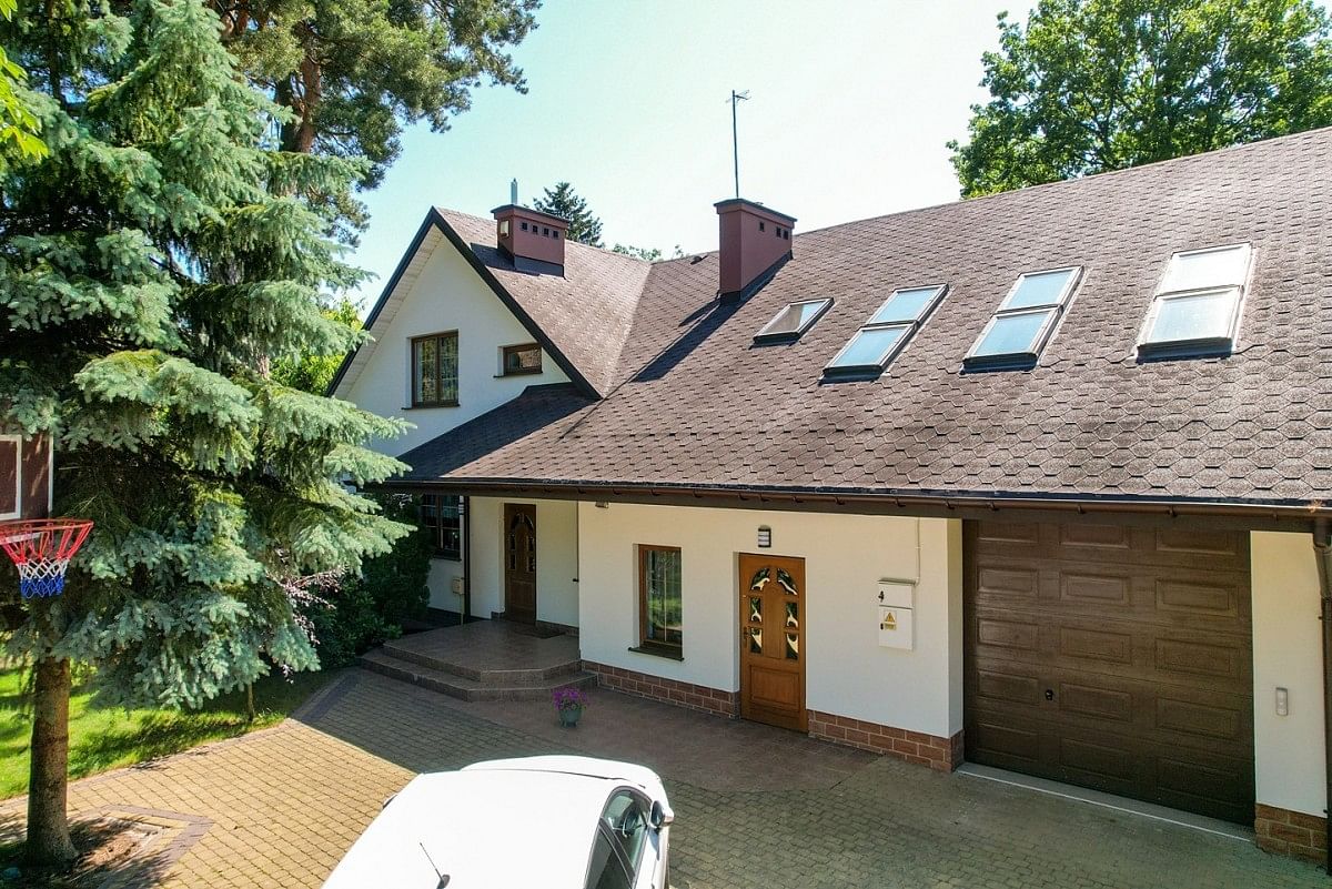 Dom 9 pokojowe na Sprzedaż