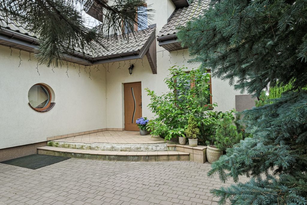 Dom 5 pokojowe na Sprzedaż