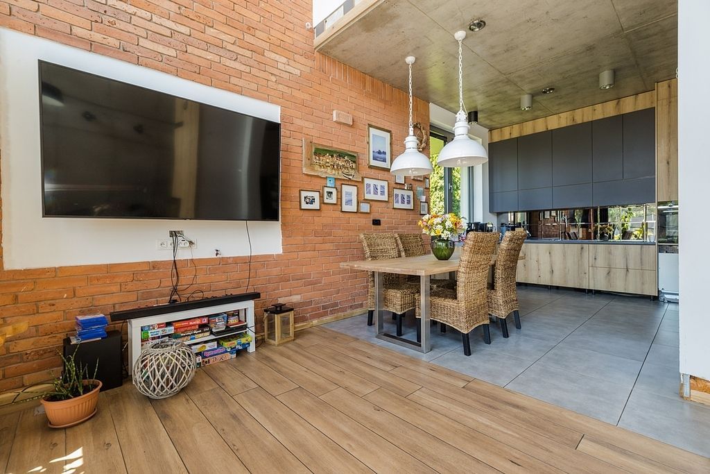 Dom 5 pokojowe na Sprzedaż