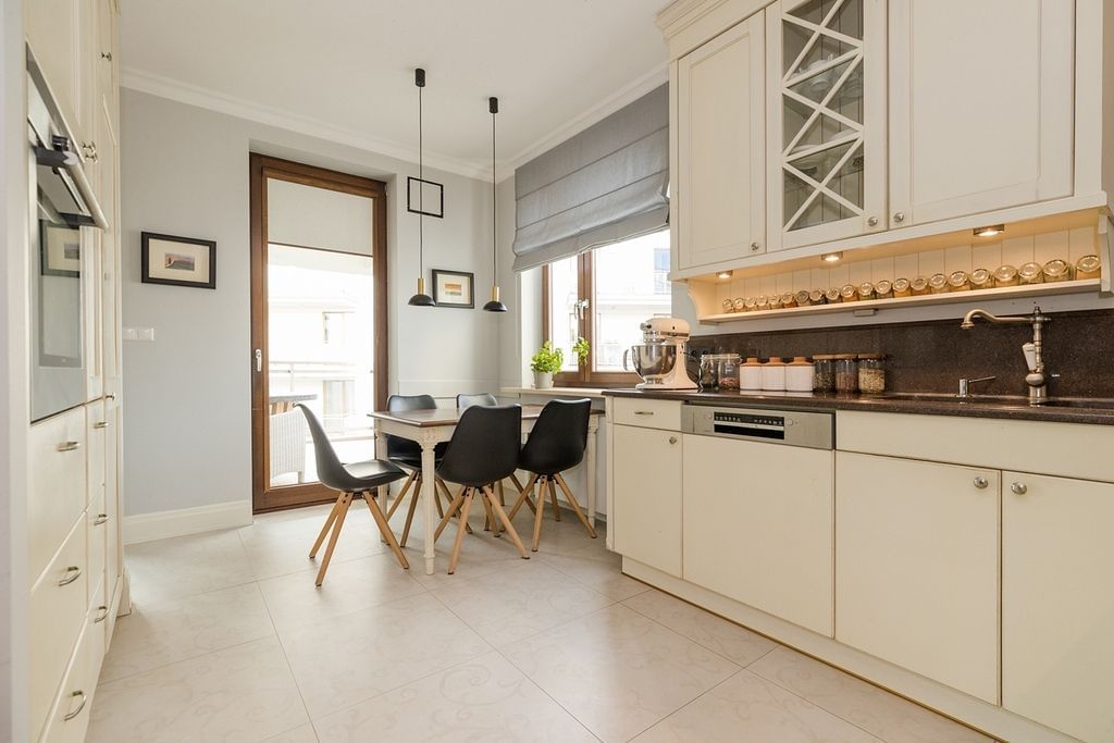 Mieszkanie 5 pokojowe na Sprzedaż