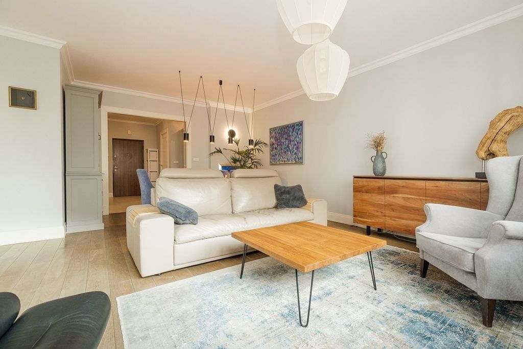 Mieszkanie 5 pokojowe na Sprzedaż