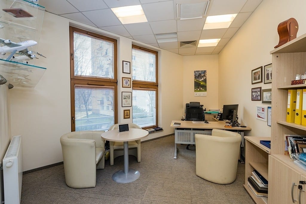 Lokal użytkowy  pokojowe na Sprzedaż