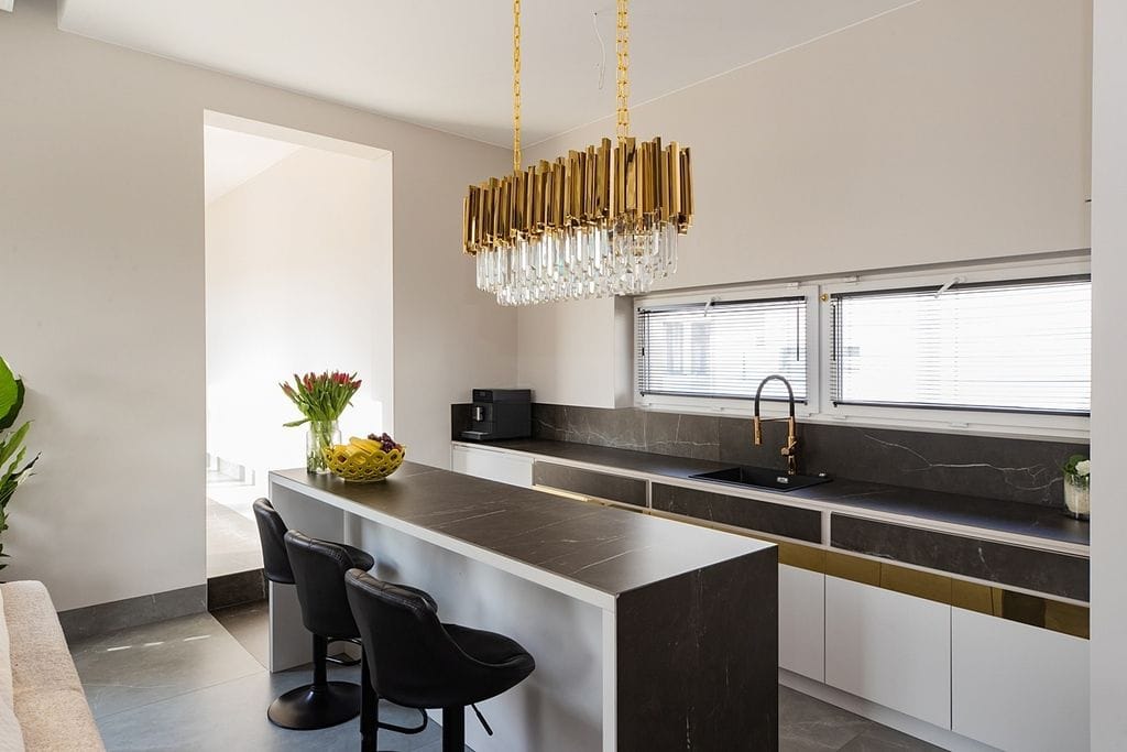 Dom 8 pokojowe na Sprzedaż