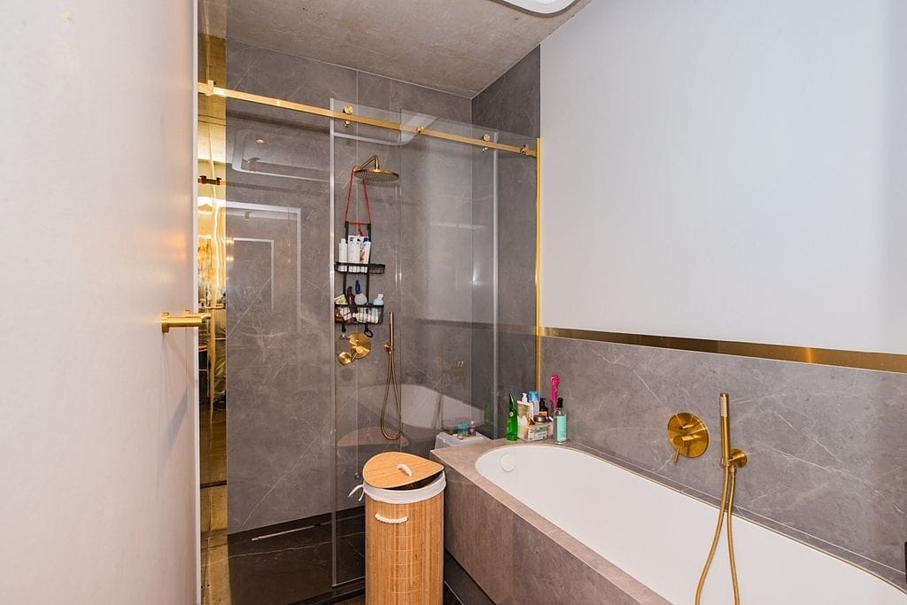 Dom 8 pokojowe na Sprzedaż