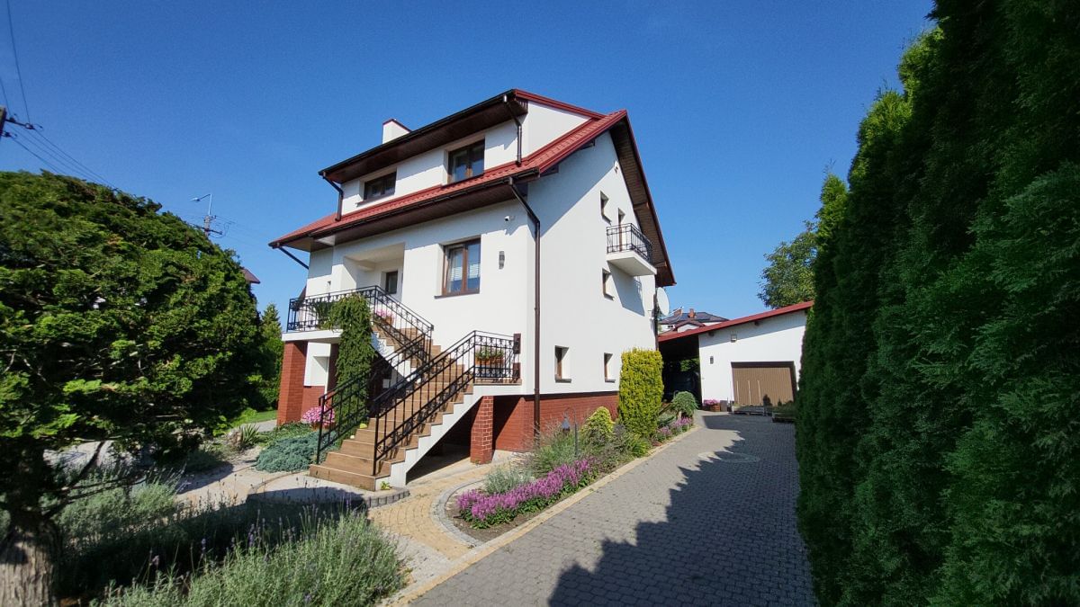 Dom 5 pokojowe na Sprzedaż
