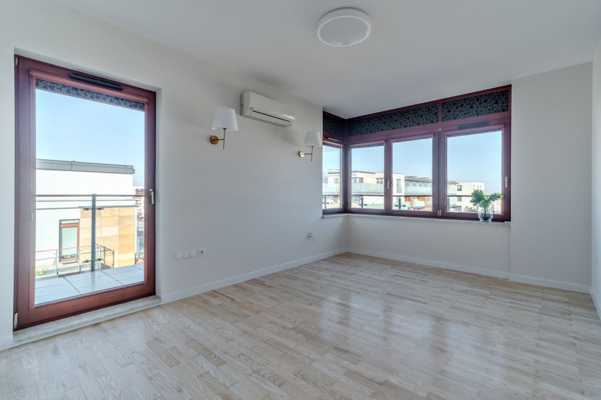 Mieszkanie 5 pokojowe na Sprzedaż