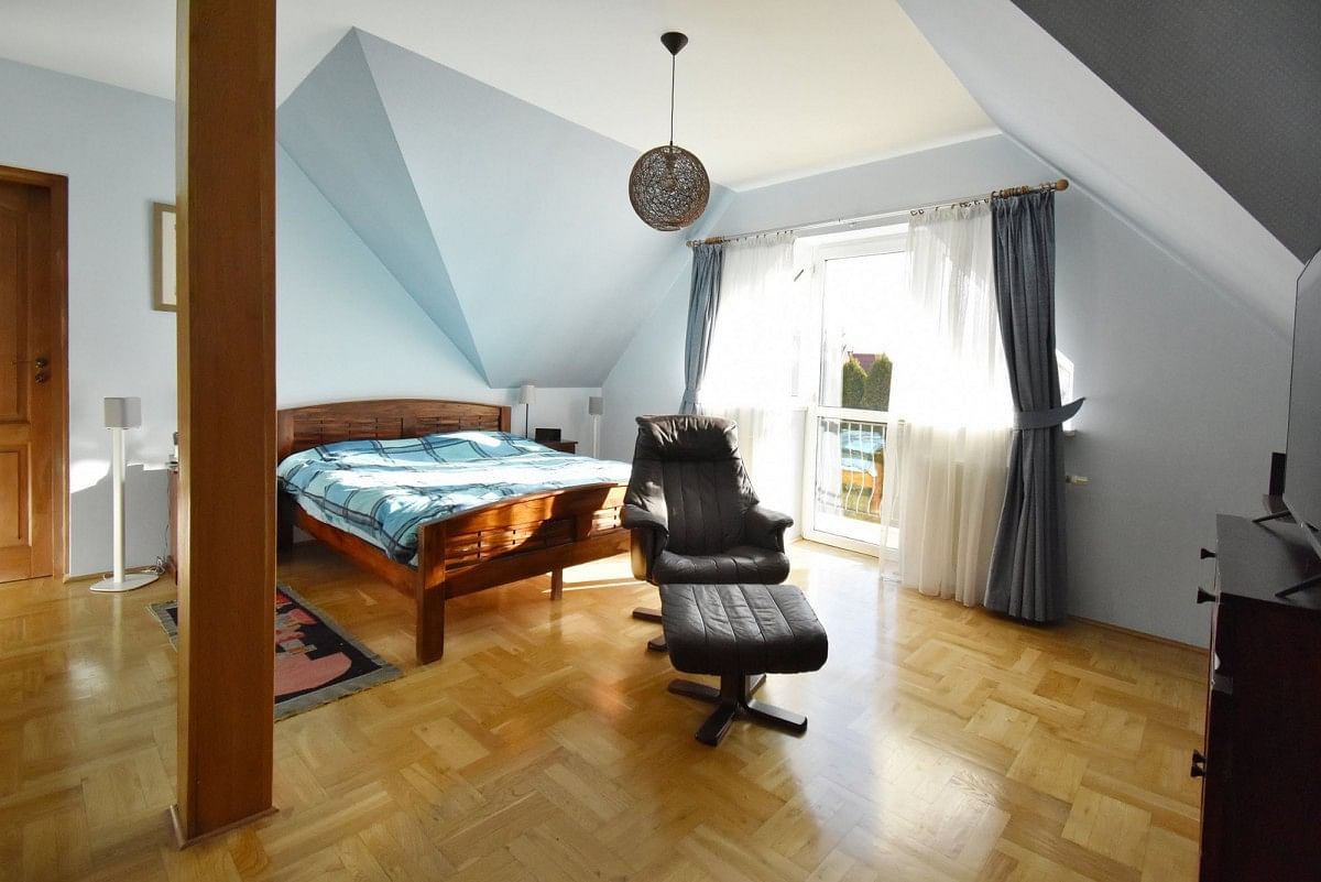 Dom 7 pokojowe na Sprzedaż