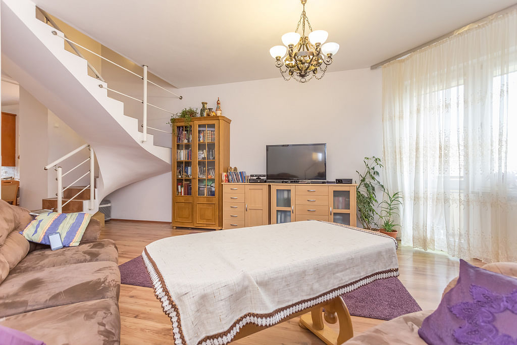 Mieszkanie 6 pokojowe na Sprzedaż
