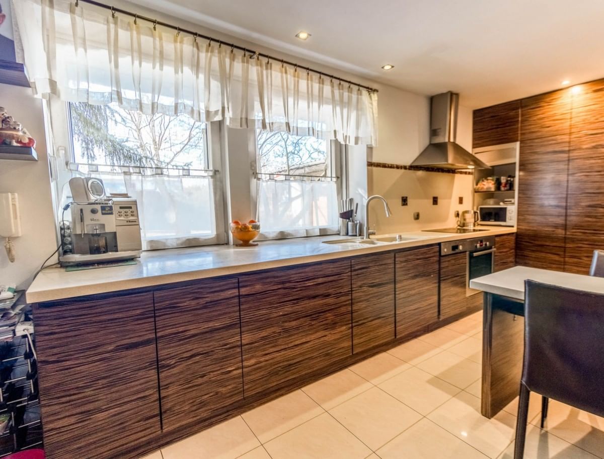 Lokal użytkowy  pokojowe na Sprzedaż