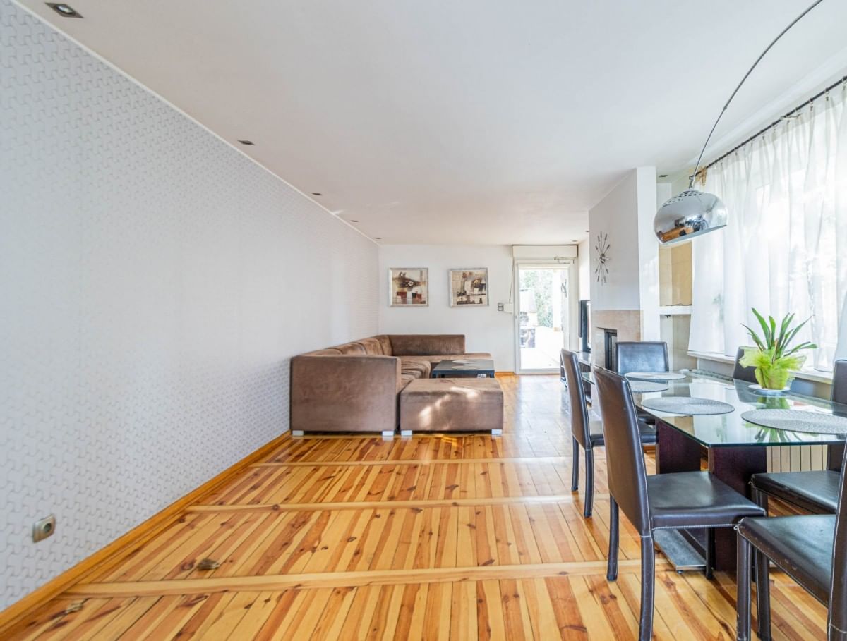 Lokal użytkowy  pokojowe na Sprzedaż