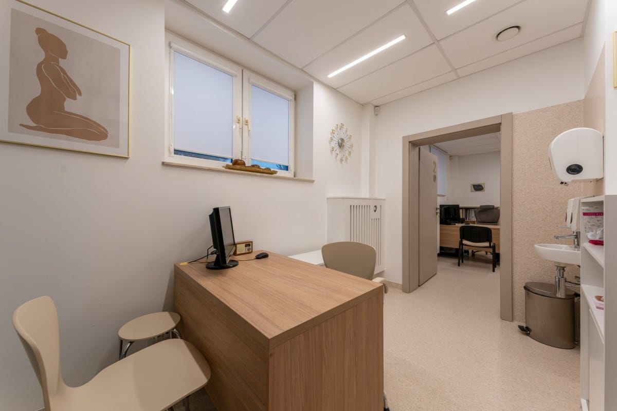 Lokal użytkowy  pokojowe na Sprzedaż