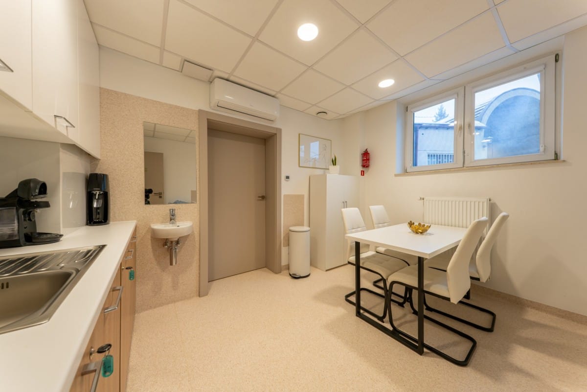 Lokal użytkowy  pokojowe na Sprzedaż