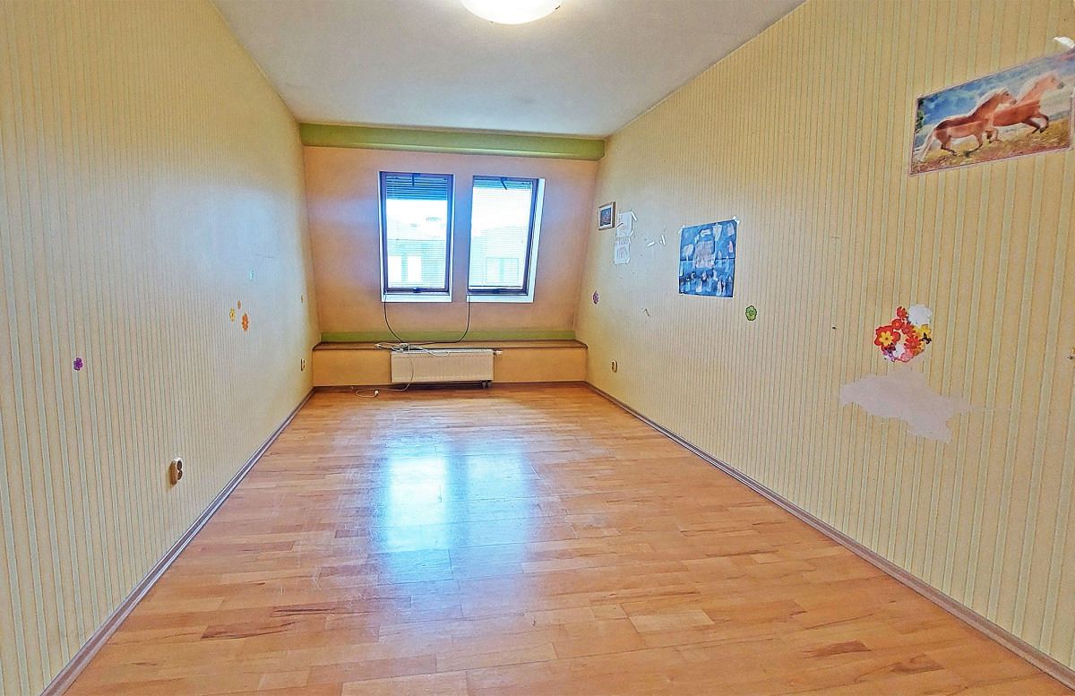 Mieszkanie 5 pokojowe na Sprzedaż