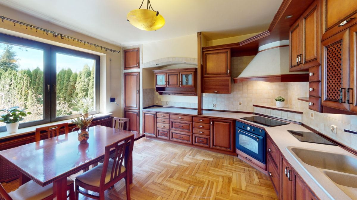 Dom 6 pokojowe na Sprzedaż