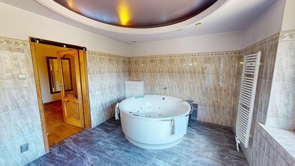 Dom 6 pokojowe na Sprzedaż