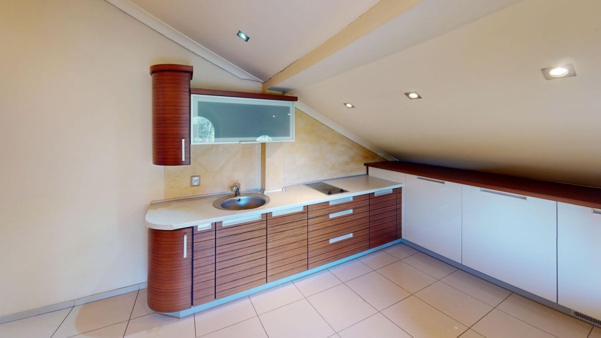 Dom 6 pokojowe na Sprzedaż