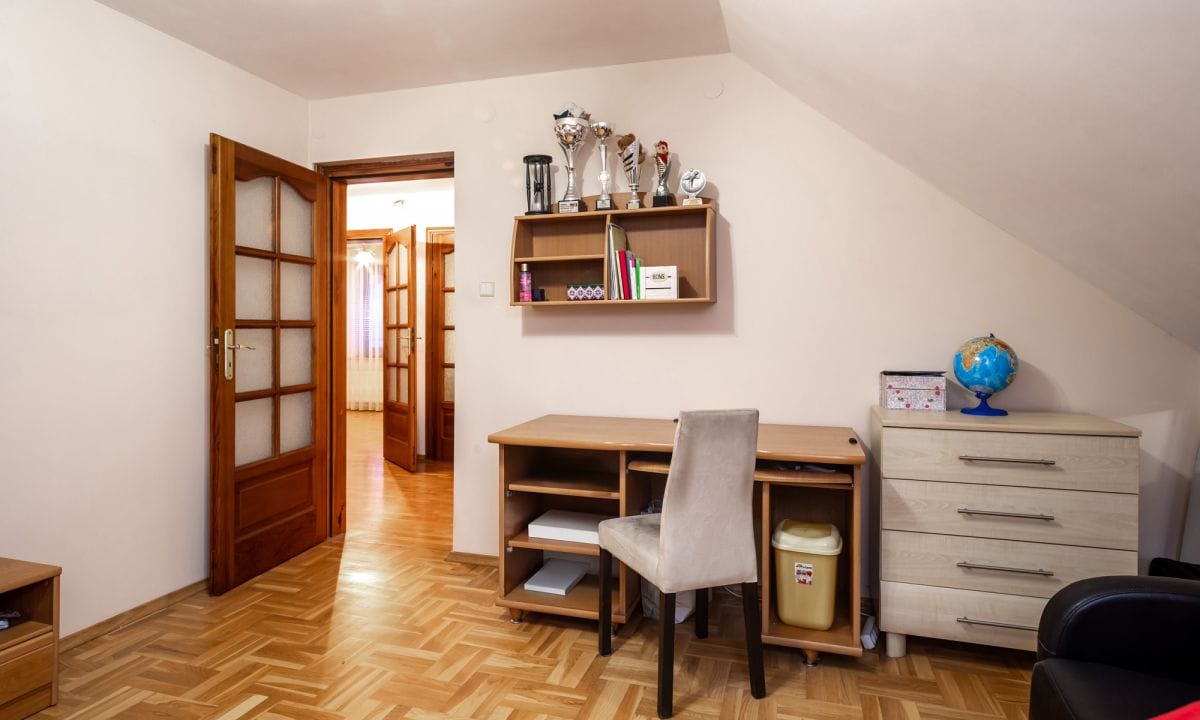 Dom 6 pokojowe na Sprzedaż
