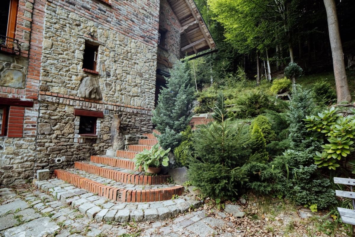 Dom 9 pokojowe na Sprzedaż
