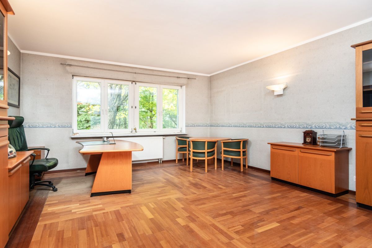 Lokal użytkowy  pokojowe na Sprzedaż