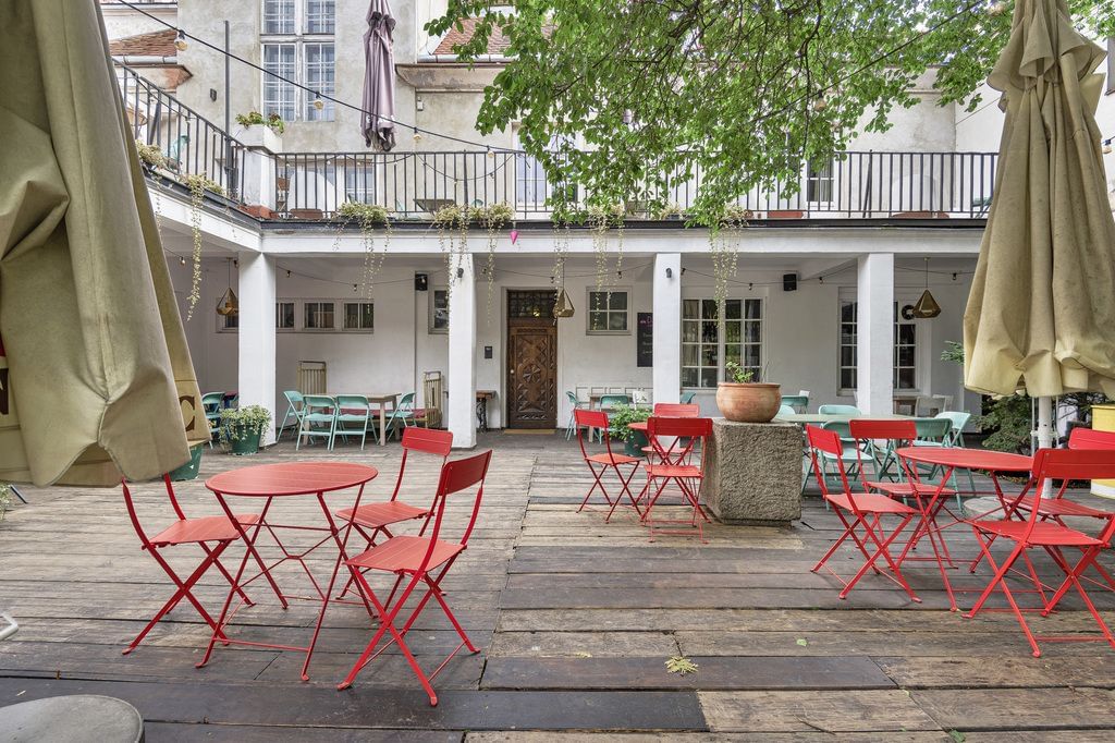 Dom 20 pokojowe na Sprzedaż