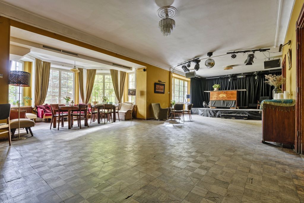 Dom 20 pokojowe na Sprzedaż