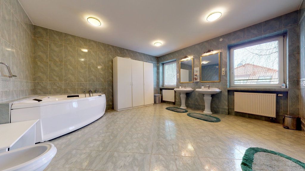 Dom 5 pokojowe na Sprzedaż